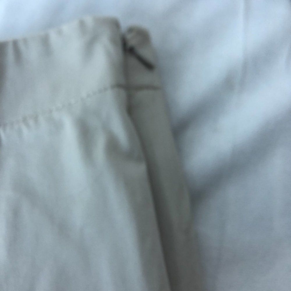 Talbots Pants Chino Womens Size 4 Stretch Khaki capris.            C - Picture 5 of 7